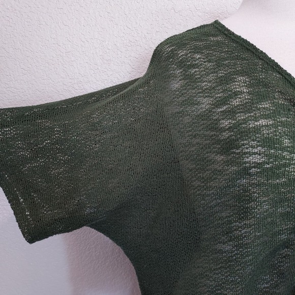 ⭐️5/$20 Tiny Willow Green Open Knit Top Size M - Picture 4 of 11